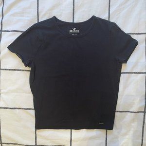 Hollister Must-Have Baby Tee in Black, Size M